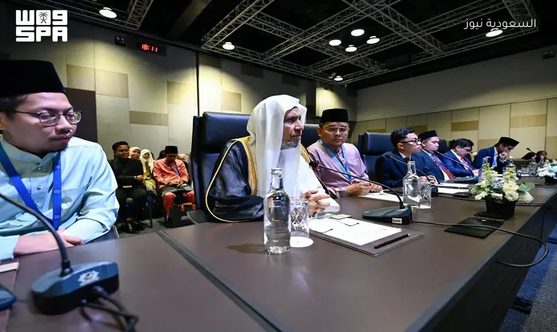 الشيخ العيسى يحذر من تحديات الذكاء الاصطناعي الأخلاقية في لقاء طلاب آسيان