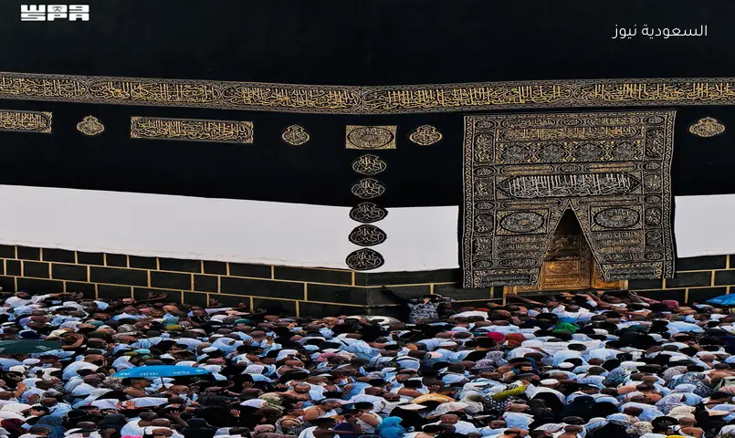 الكعبة المشرفة ترتدي ثوبها الجديد: استعدادات دقيقة لتبديل الكسوة