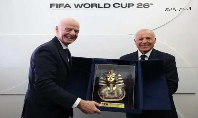 إنفانتينو يهدي درع كأس العالم لأبو ريدة.. واتحاد الكرة يرد بتوت عنخ آمون