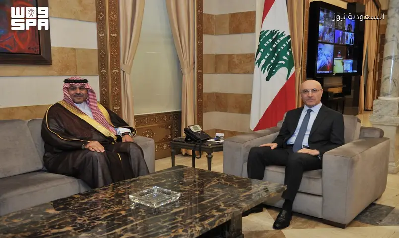 الحجار والدوسري يبحثان تعزيز التعاون الثنائي في بيروت