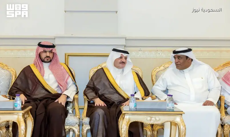 وليد الفراج يتلقى تعازي أمير الشرقية ونائبه في وفاة والده