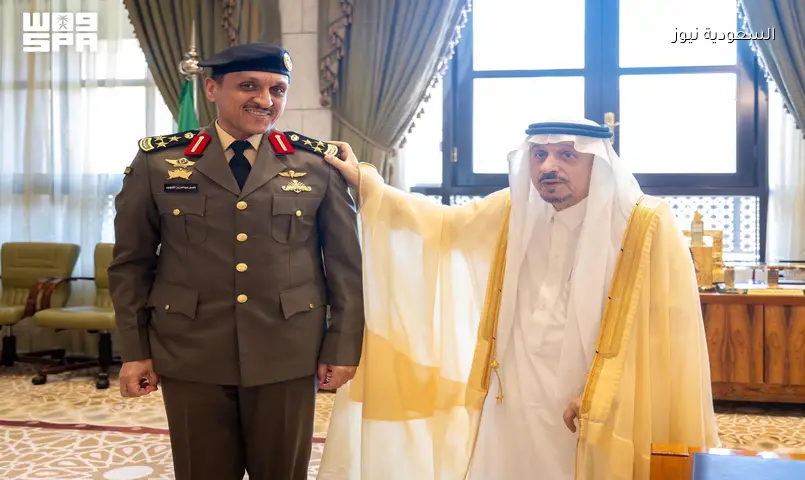 أمير الرياض يقلد الشلهوب والسوداء رتبتيهما الجديدة