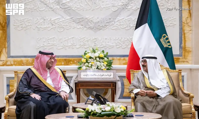 الأمير تركي بن محمد يلتقي أمير الكويت وينقل تحيات الملك وولي العهد