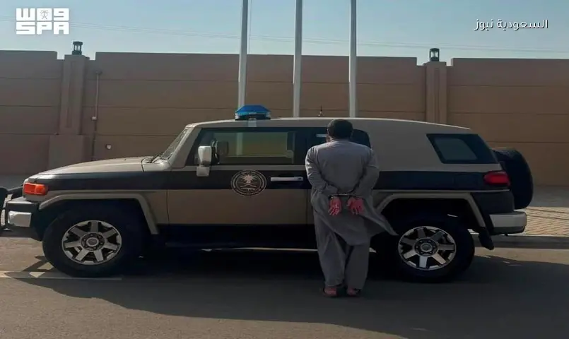 جازان: القبض على مقيم نقل 4 مخالفين للحدود