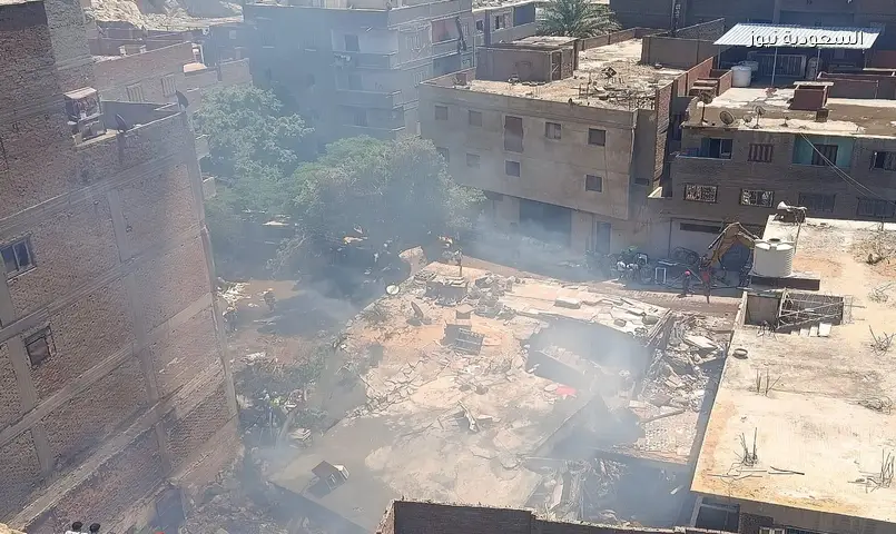 مصرع ضابط وفرد أمن ومدني وإصابة 15 بانهيار مبنى إثر حريق هائل في القاهرة