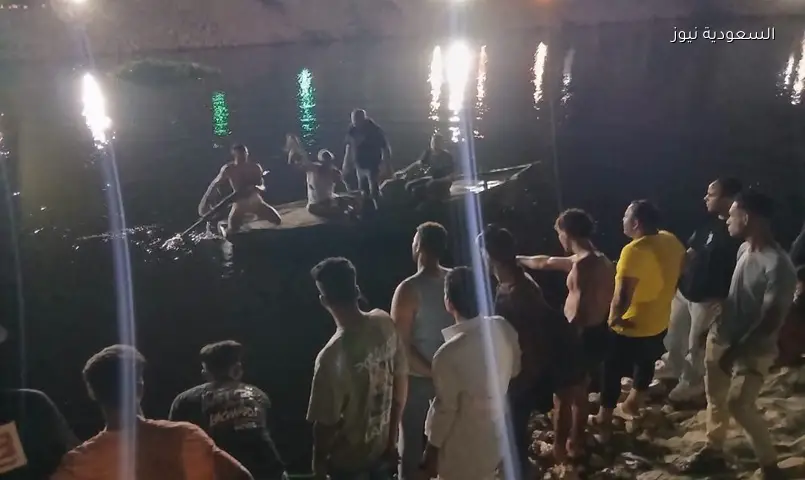 سقوط سيارة ربع نقل بترعة المريوطية في الجيزة.. فرق الإنقاذ تتحرك