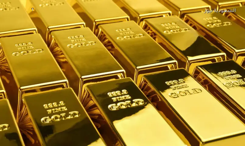 الدولار القوي يهوي بالذهب 0.5% في المعاملات الفورية