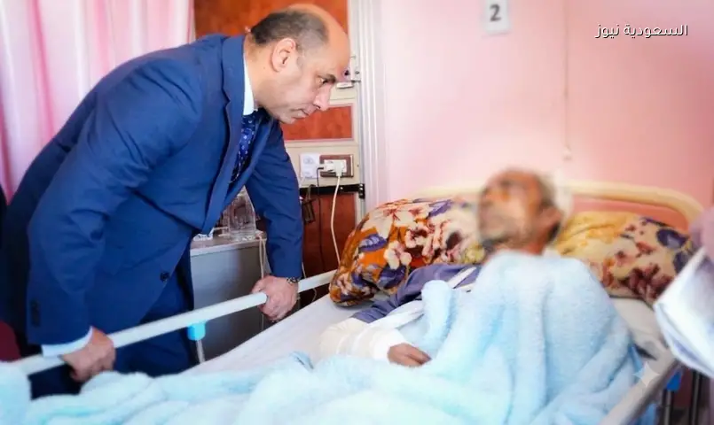 وزير العمل يزور مصابين بمستشفى الشيخ زايد ويشدد على أولوية سلامة العمال