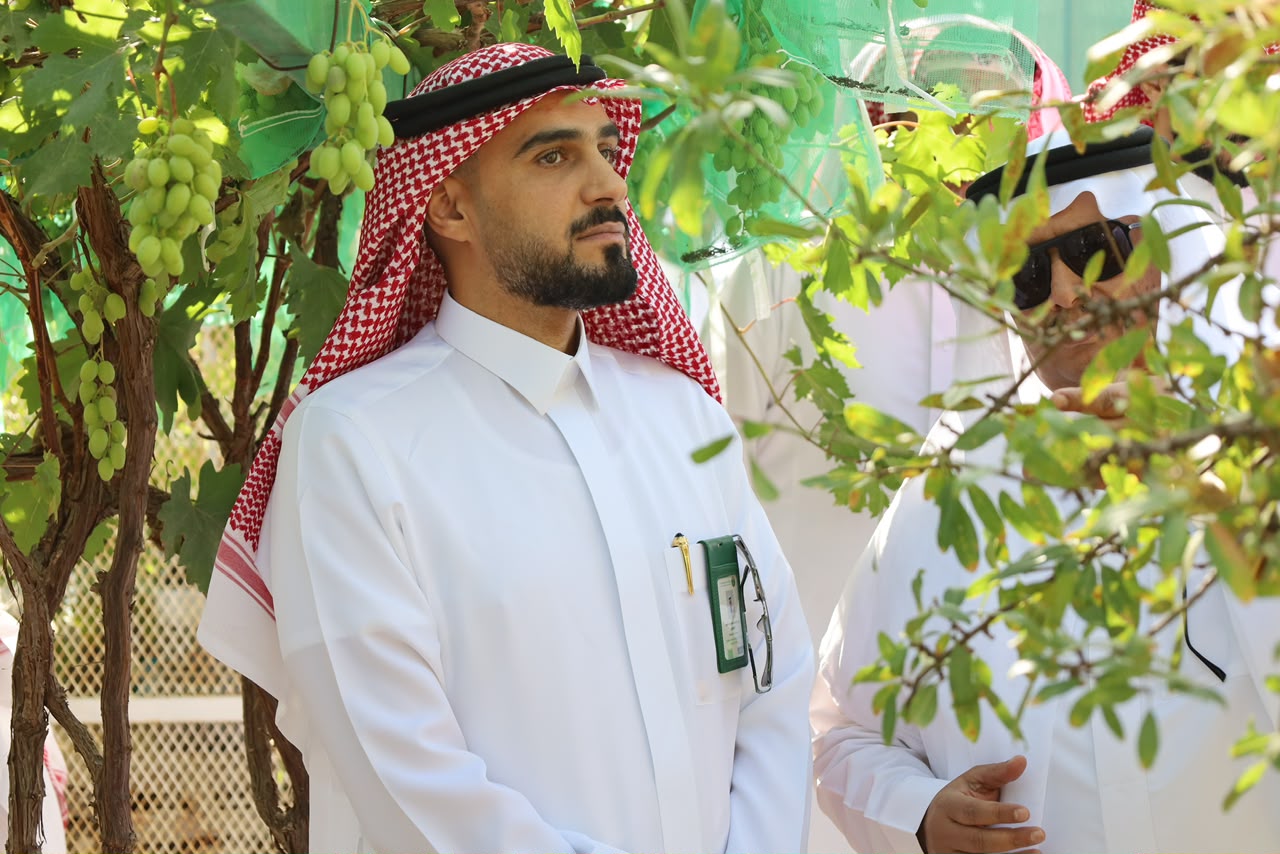مدير-عام-بيئة-مكة-يتفقد-المشاريع-الزراعية-في-بني-مالك.jpg (1280×854)