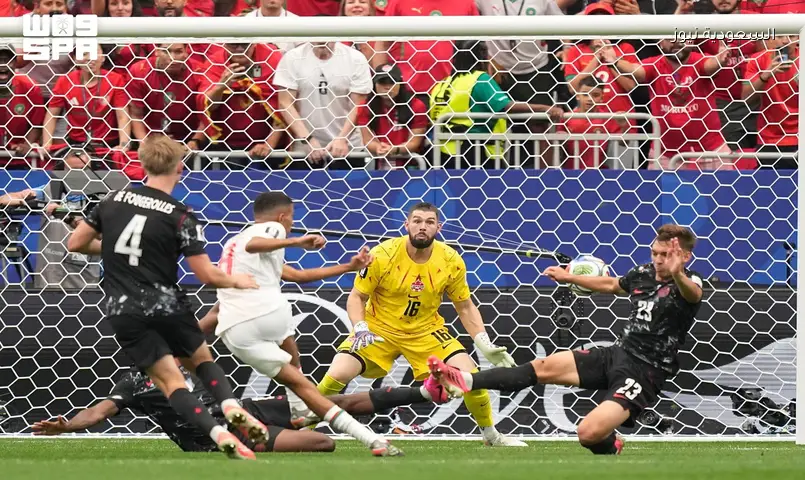 أسود الأطلس إلى ربع النهائي: المغرب يهزم كندا بثلاثية نظيفة بالمونديال