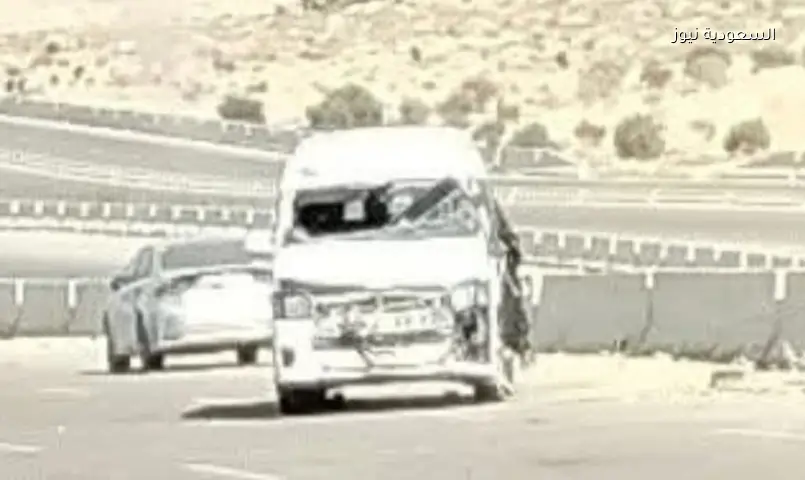 مصرع شخص وإصابة 20 بحادث تصادم ميكروباص وميني باص عند كوبري فوكة.. صور