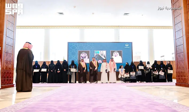 أمير الباحة يكرم 19 طالباً وطالبة متميزين في جائزة الأميرة صيتة للعمل الاجتماعي