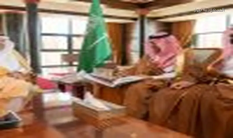 أمير تبوك يتسلم تقرير مطار الأمير سلطان 2025: أرقام الحركة الجوية والمسافرين
