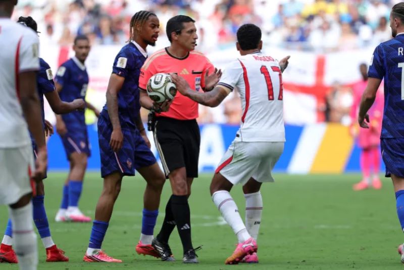 فرحة لاعبي إنجلترا بعد الفوز بالمركز الثالث في كأس العالم