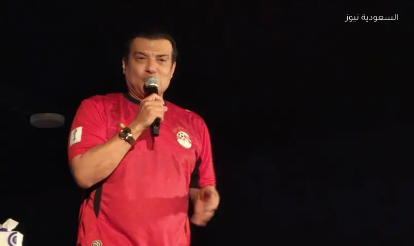 إيهاب توفيق يحتفل بتأهل مصر بقميص المنتخب في حفل جماهيري بالزمالك