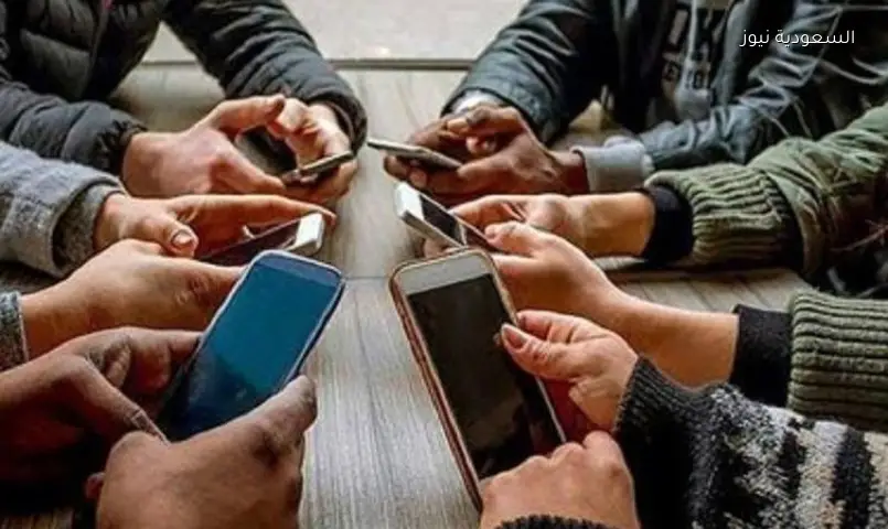 آلام الإبهام والرسغ.. هاتفك يهدد يديك بهذه المشاكل