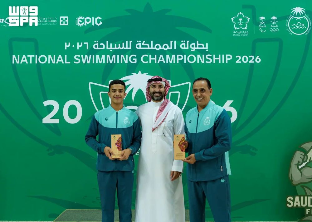 تكريم السباح السعودي حسن الشلاتي