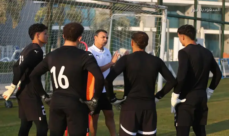 هل يستمر الحضري مع منتخب مصر للشباب؟