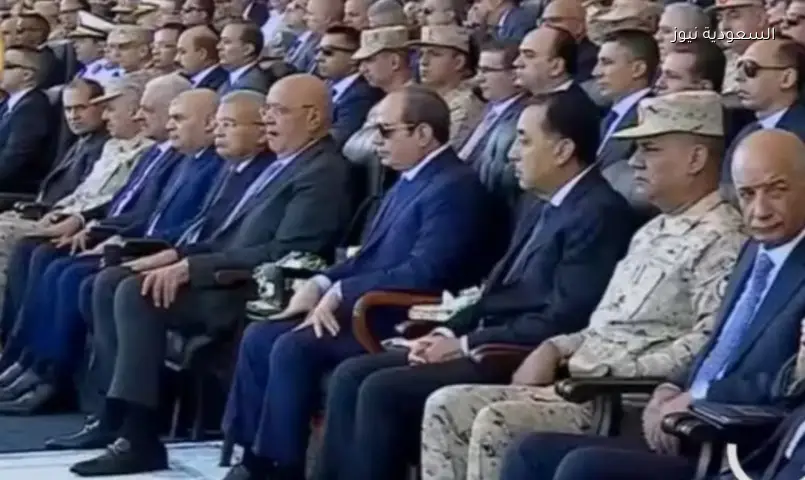 السيسي يستعرض أحدث قدرات مصر الدفاعية ومعدات الأزمات بالعاصمة الإدارية