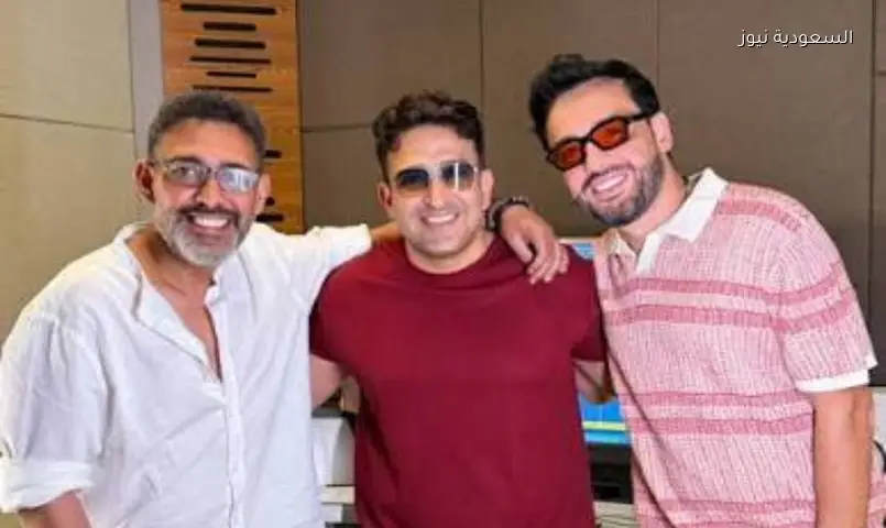 عمرو مصطفى ورامي جمال يشاركان الجمهور أغنية “شايف إيه” على الجيتار