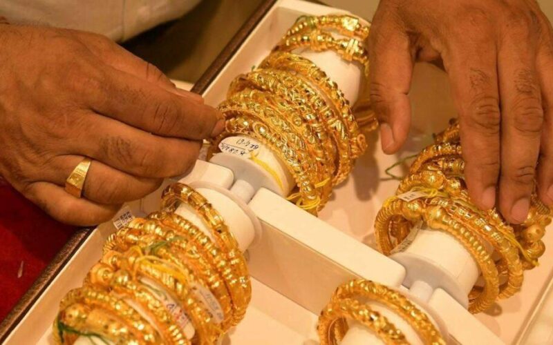 تضارب المعدن الأصفر: سعر الذهب في مصر اليوم الأحد 17 ديسمبر 2023