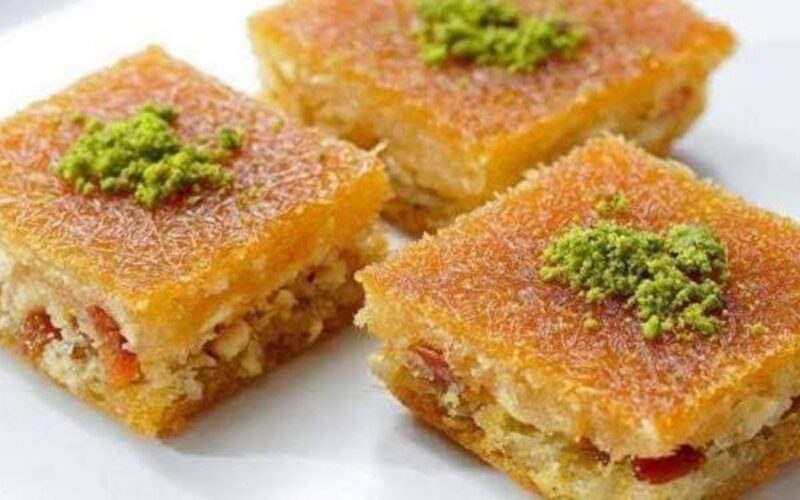 حلويات رمضانية سهلة ولذيذة … طريقة عمل الكنافة بالمكسرات زي المحلات