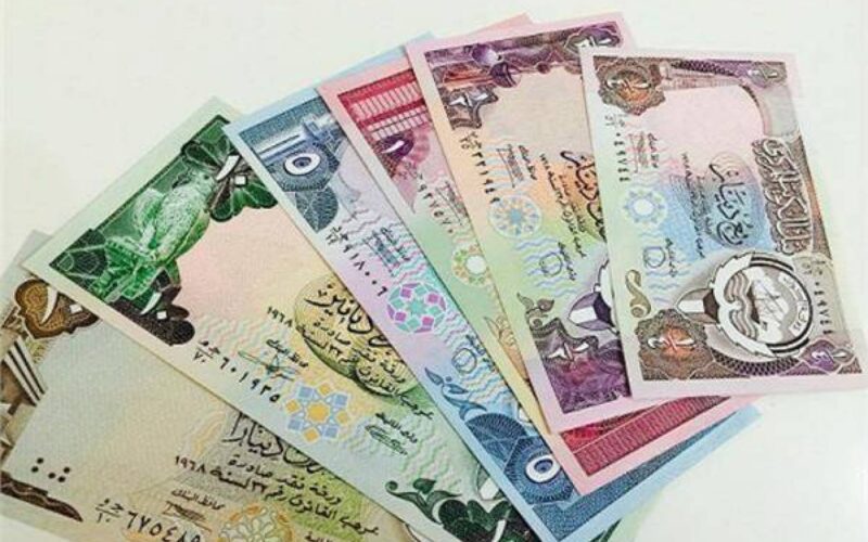 كام سعر الدينار الكويتي في السوق السوداء اليوم؟