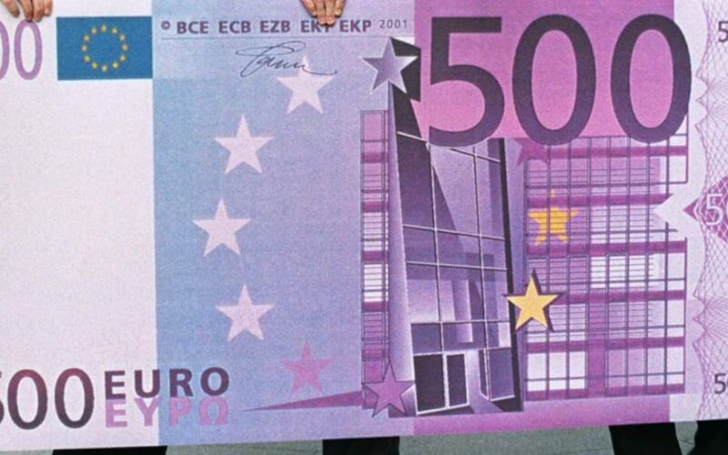 سعر اليورو اليوم الاثنين 6 مايو 2024 مقابل الجنية المصرى قبل عودة البنوك للعمل بعد شم النسيم