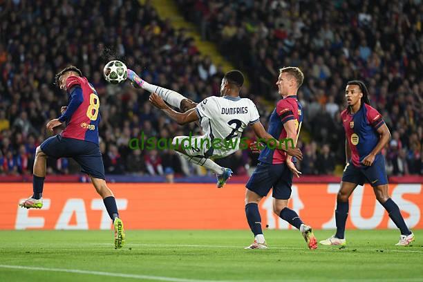 دومفريس يتألق ضد برشلونة ويعادل إنجاز شنايدر في دوري الأبطال