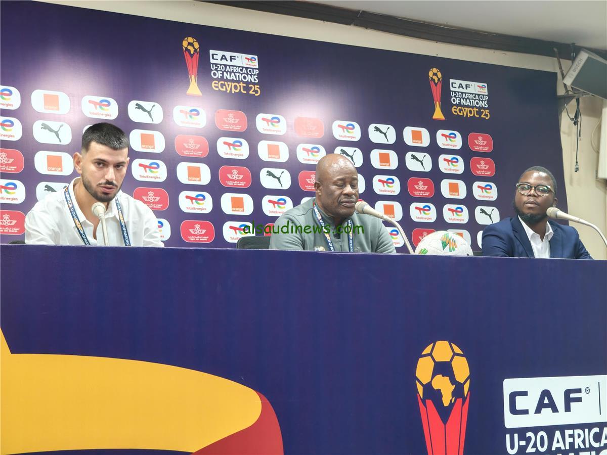 مدرب جنوب إفريقيا يشيد بموهبة لاعب منتخب مصر ويؤكد استمرارية أسلوبه الهجومي