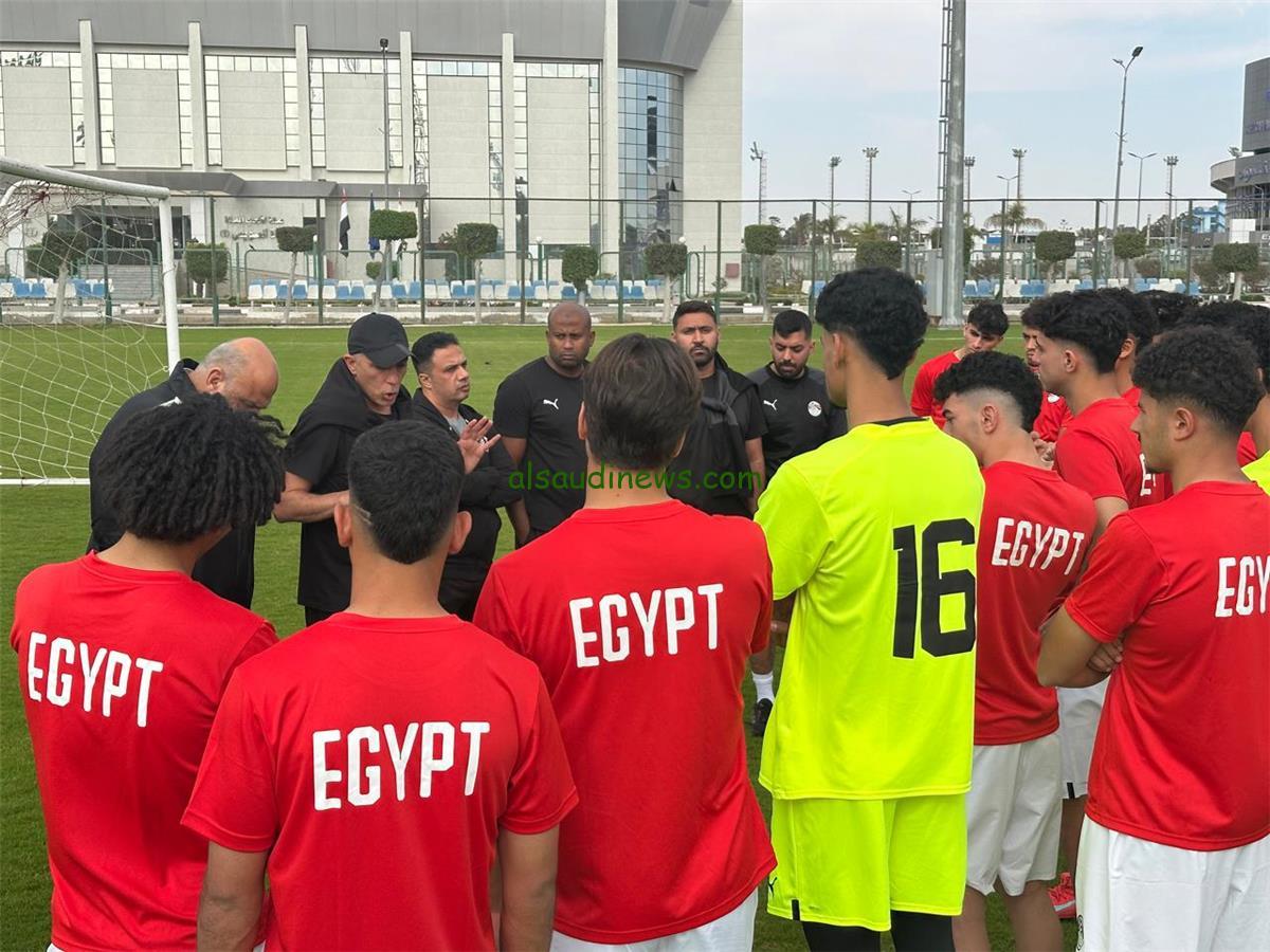 أسامة نبيه يحث لاعبي مصر قبل مواجهة سيراليون في كأس أمم إفريقيا