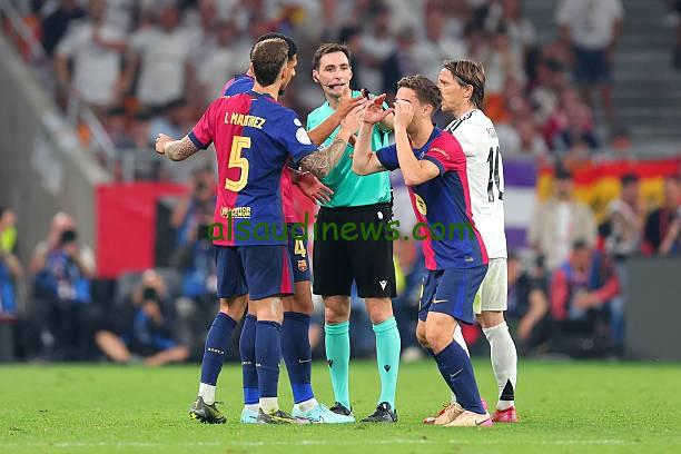 جدل واسع حول قرارات التحكيم في نهائي كأس الملك