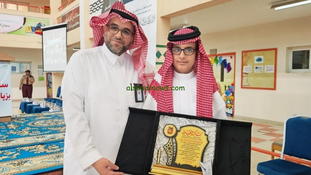 أمير عسير يشيد ببطولة طالب أنقذ والدته في حفل تكريم مميز