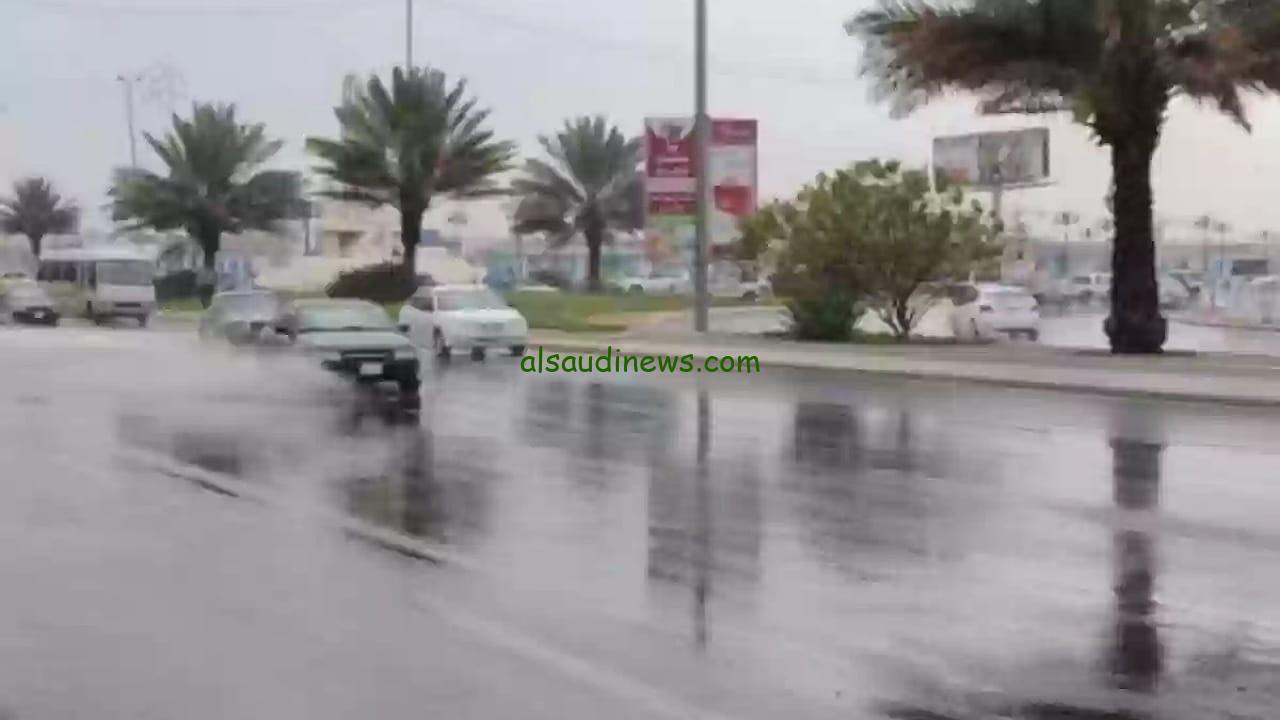 تحذير من تقلبات جوية قوية تبدأ الجمعة في مناطق متعددة بالمملكة