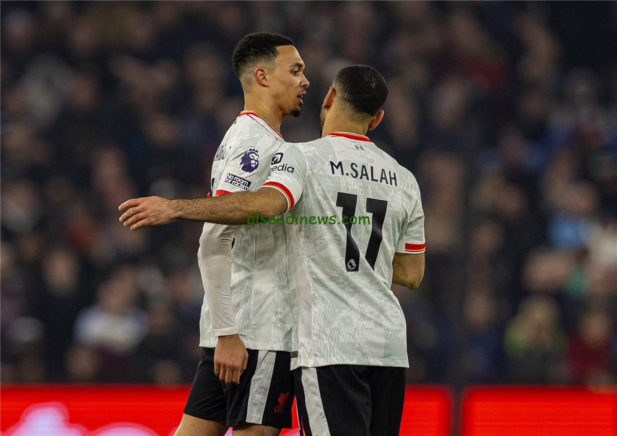 جماهير ليفربول تتفاعل مع رحيل أرنولد وتنتقده بسبب صلاح