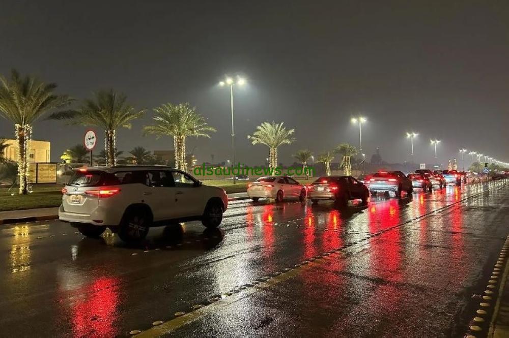 أمطار غزيرة ورياح شديدة تؤثر على ثلاث مناطق حتى الثامنة مساءً