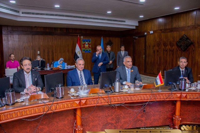 مجلس جامعة طنطا وتقدير خاص للرئيس السيسى.. صور