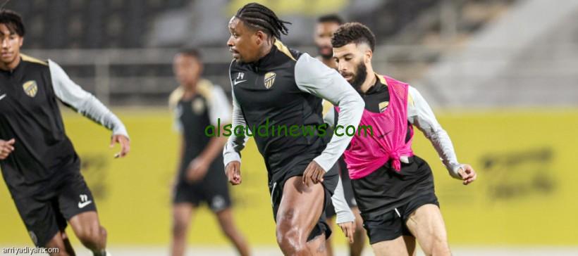 لوران بلان ينتظر قرار بيرجوين قبل كلاسيكو النصر