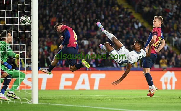 حكم مباراة برشلونة وإنتر ميلان في نصف نهائي دوري الأبطال اليوم