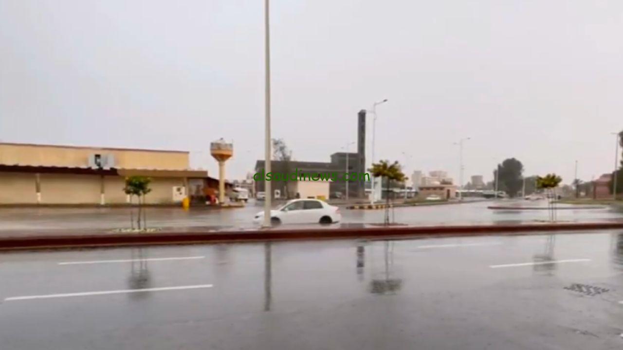 الأرصاد تحذر من ارتفاع درجات الحرارة وهطول أمطار غزيرة في عدة مناطق بالمملكة