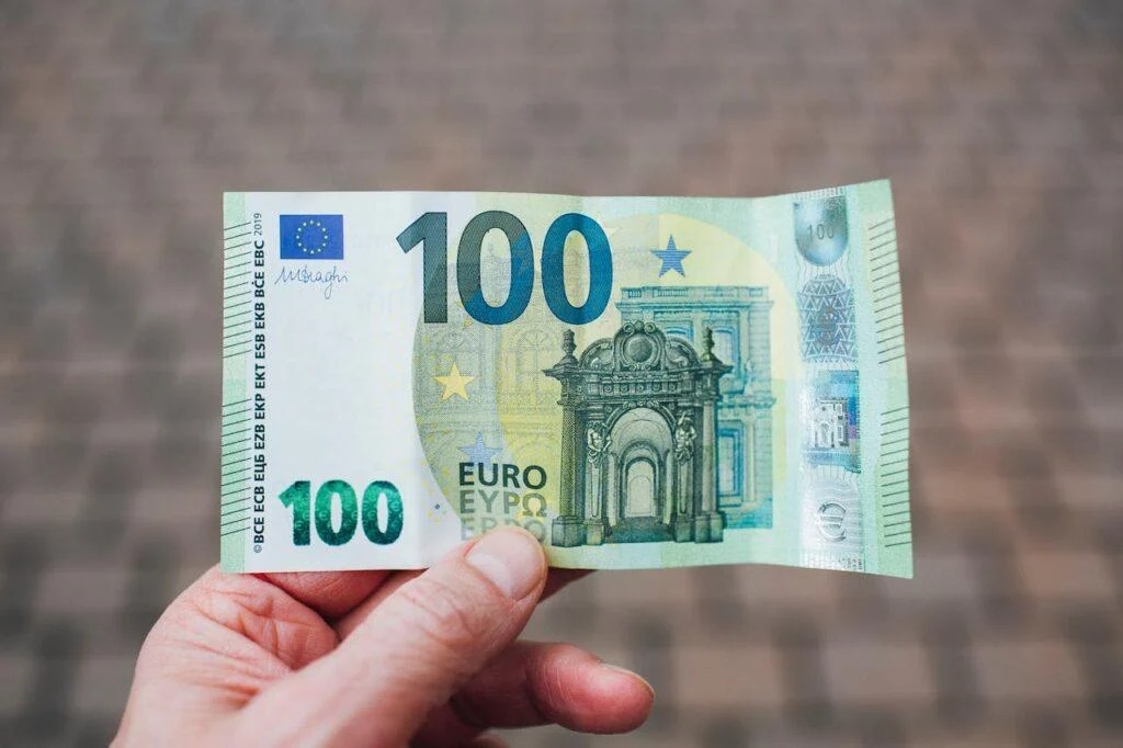 1000 يورو عامل كام النهاردة سوق سوداء ؟.. سعر اليورو اليوم الثلاثاء 3 يونيو 2025 فى جميع البنوك مقابل الجنية المصري